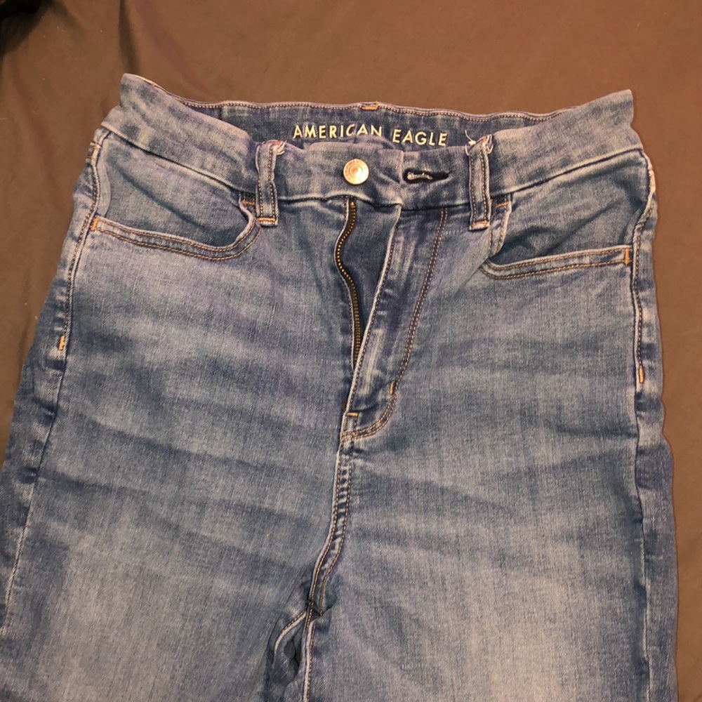 American Eagle light wash blue jeans curvy - Picture 2 of 2